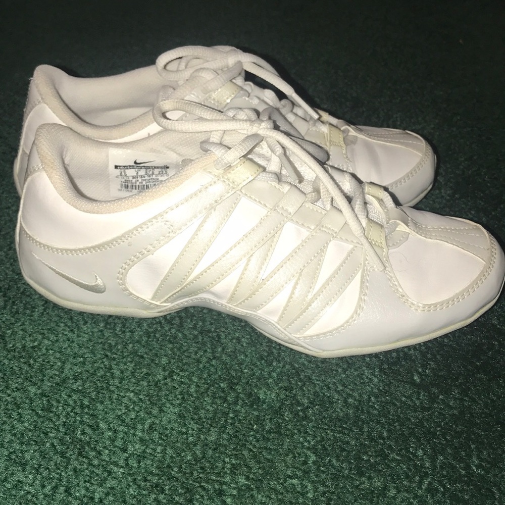 Nike cheerleading shoes